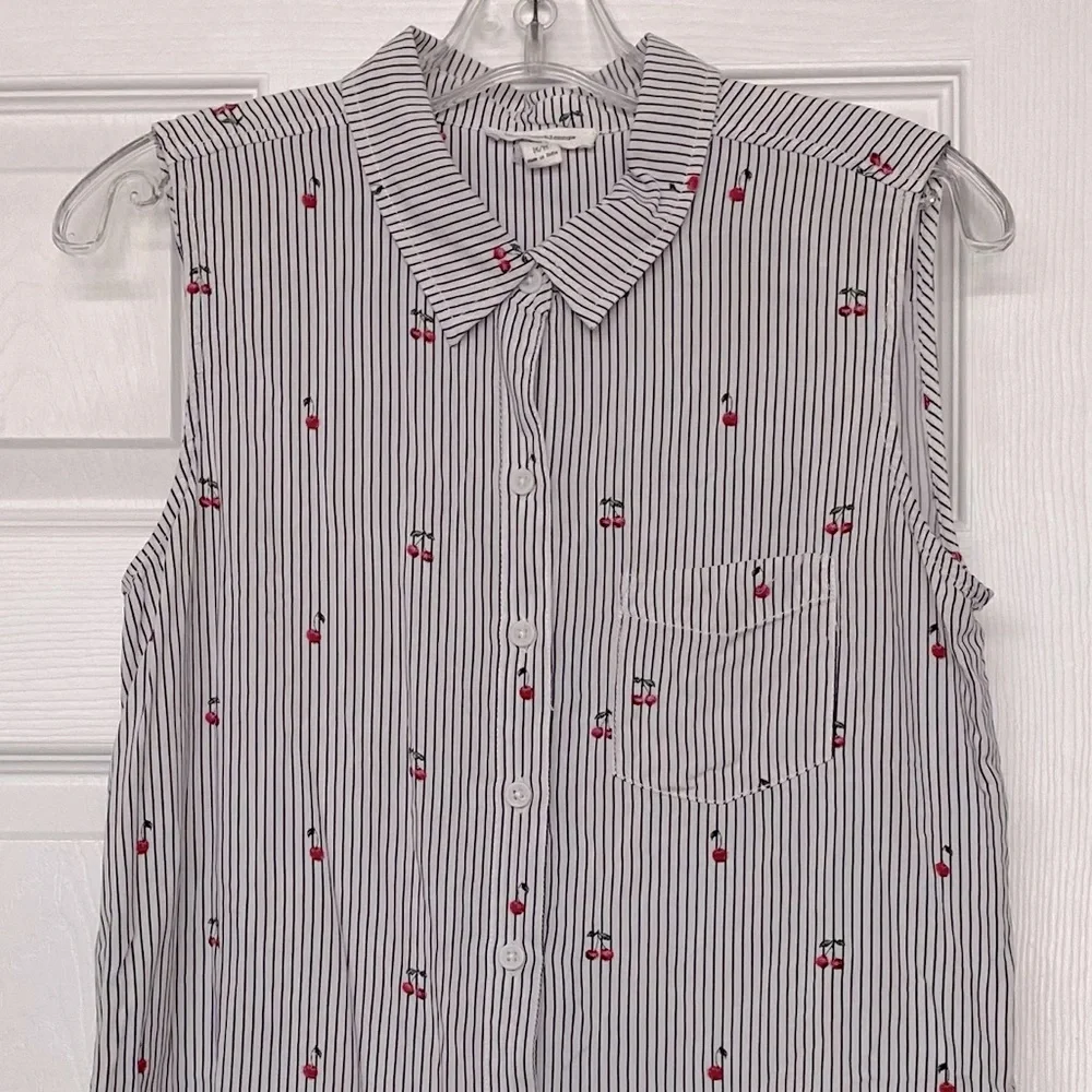 Beachlunchlounge Novelty Cherry Print Button Front Tie Front Sleeveless Top Sz M